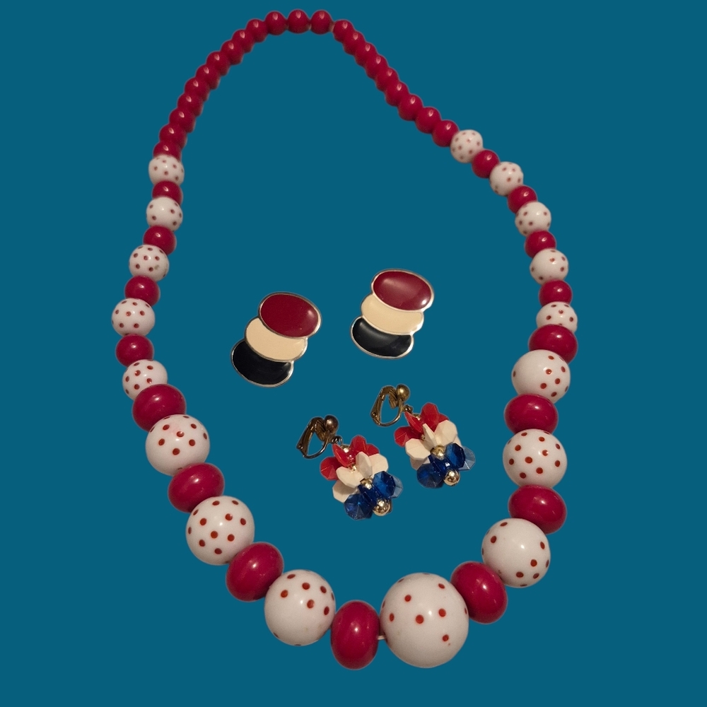 Vintage Red White& Blue Beaded Necklace And Earrings
